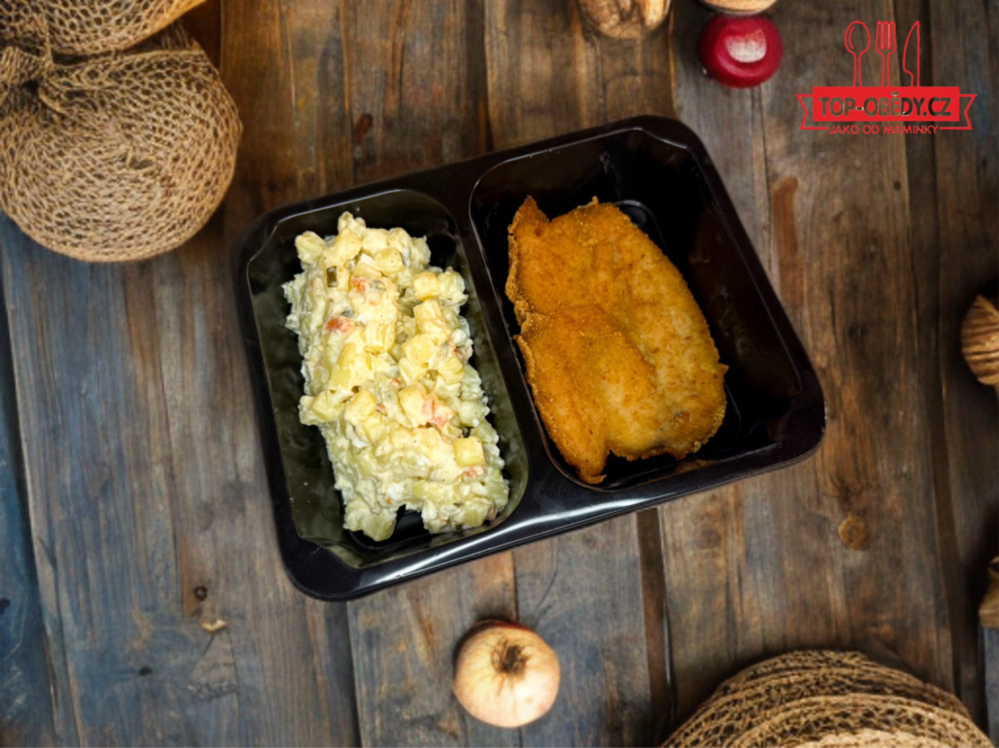 Kuřecí řízek, bramborový salát (česká klasika jako od maminky), 350g celá porce/ 100g maso, 120,- Kč