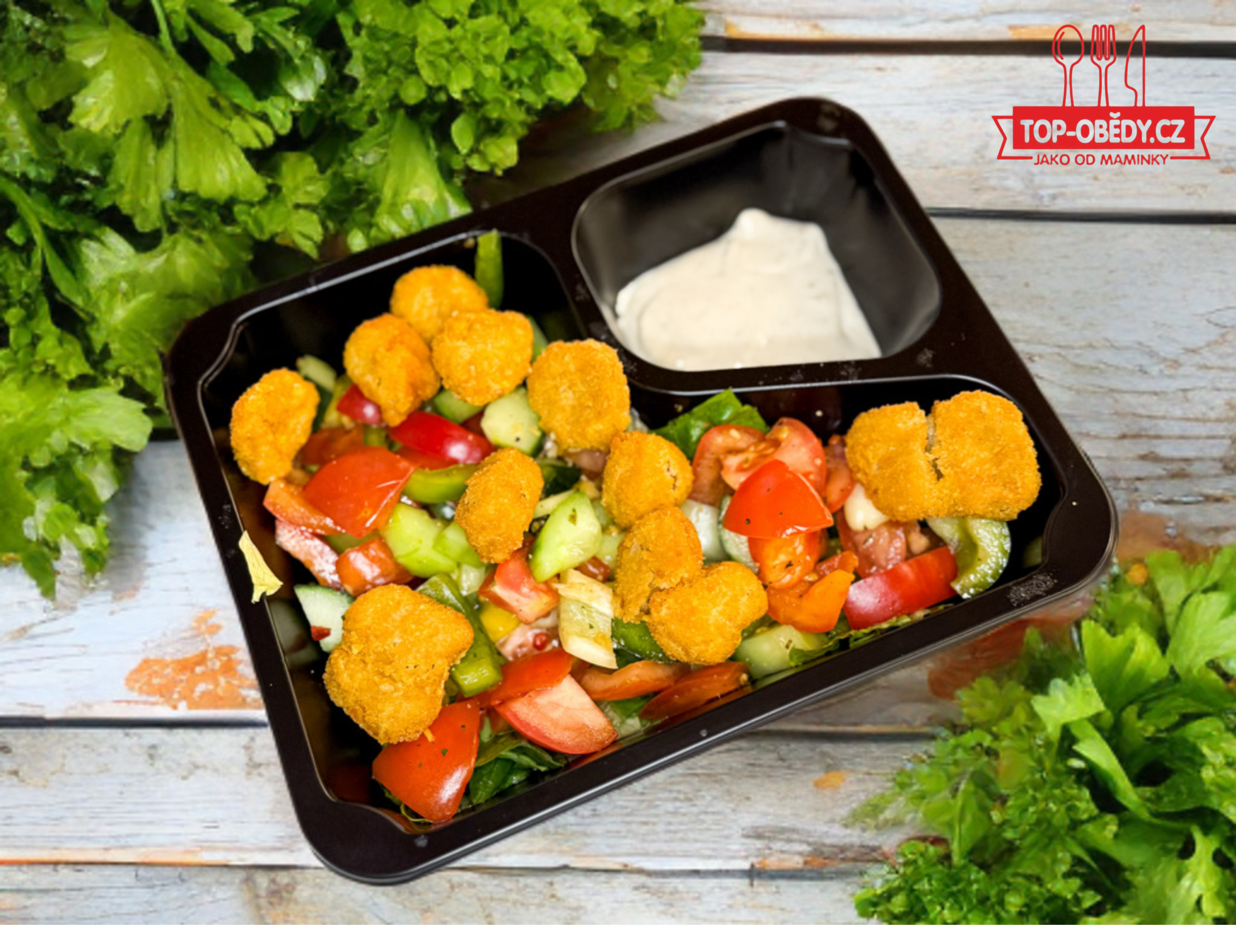 Zeleninový salát s kuřecím popcornem a grilovacím dipem (fitness), 350 g celá porce/ 100 g maso, 120,- Kč