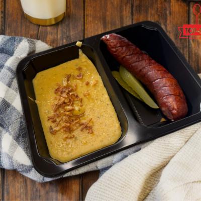 Hrachová kaše s klobásou a okurkou, 350g celá porce, 120,- Kč