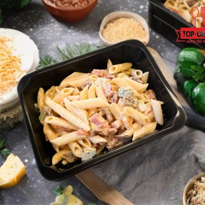 Těstovinový salát se sušenými rajčaty a kuřecím masem (fitness), 350g celá porce, 120,- Kč
