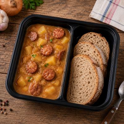 Bramborový guláš s klobásou, chléb, 350g celá porce