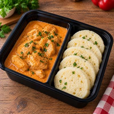 Kuře na paprice, domácí houskový knedlík (česká klasika jako od maminky), 350g celá porce, 100g maso