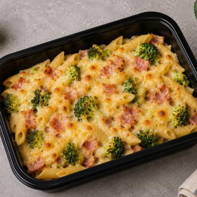 Zapečené těstoviny s uzeným masem, brokolicí a sýrem (fitness), 350g celá porce, 120,- Kč