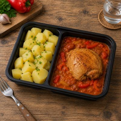 Pečené kuřecí maso na paprice a rajčatech, vařené brambory (česká klasika jako od maminky), 350g celá porce/ 100g maso