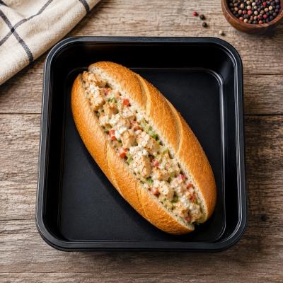 Plněná bageta s kuřecím masem, zeleninou a česnekovým dresinkem, 350g celá porce/ 100g maso