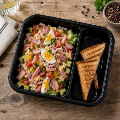 Selský salát s uzeným masem, vejcem, zeleninou a opečeným toastem, 350g celá porce