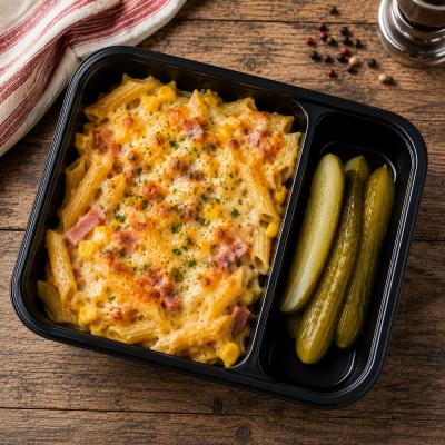 Zapečené těstoviny se šunkou, sýrem a kukuřicí, kyselá okurka (česká klasika jako od maminky), 350g celá porce