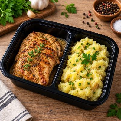 Kuřecí steak na bylinkách, šťouchané brambory, 350g celá porce / 100g maso