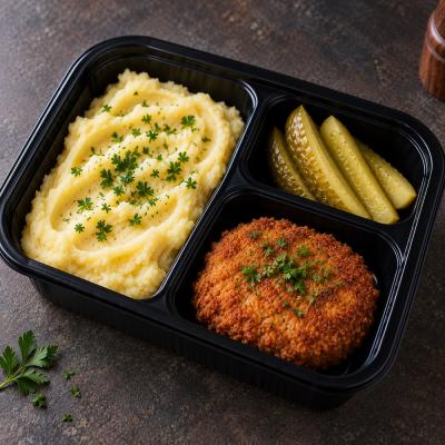 Smažený karbanátek, bramborová kaše, kyselá okurka, 350g celá porce