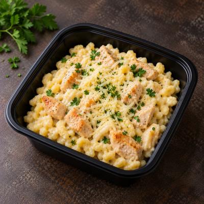 Špecle s kuřecím masem, smetanou a sýrem, 350g celá porce/ 100g maso