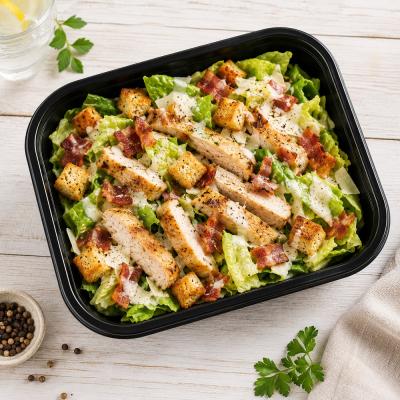 Caesar salát s kuřecím masem, krutony, opečenou slaninou a  dresinkem (fitness), 350g celá porce/ 100g maso, 120,- Kč