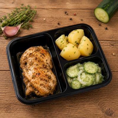 Pečené kuřecí maso na bylinkách, vařené brambory, okurkový salát (česká klasika jako od maminky), 350g celá porce/ 100g maso, 120,- Kč